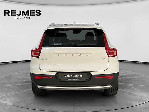 Volvo XC40 7 of 13