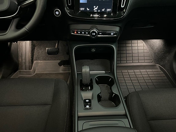 Volvo XC40 13 of 15