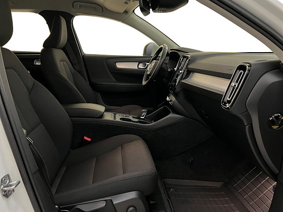 Volvo XC40 4 of 13