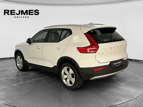 Volvo XC40 2 of 13