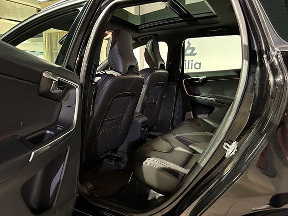 Volvo XC60 10 of 14
