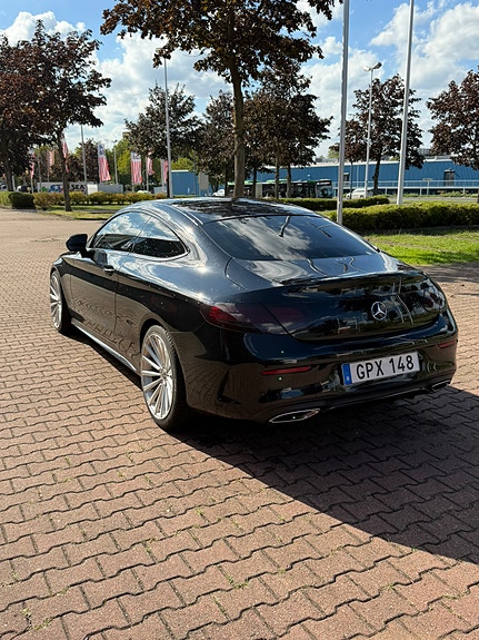 Mercedes-Benz C300 3 of 4