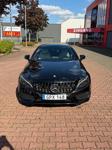 Mercedes-Benz C300 2 of 4