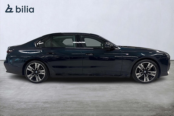 BMW i7 25 of 27