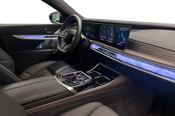 BMW i7 6 of 27