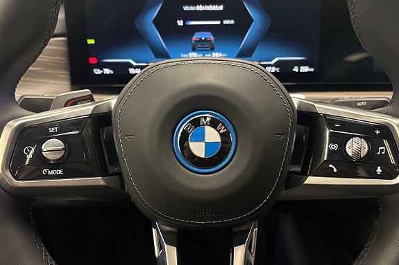 BMW i7 10 of 27