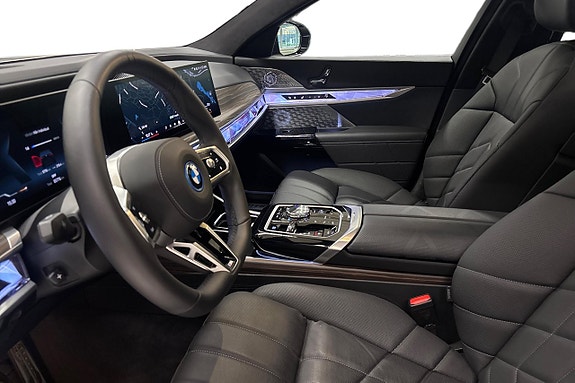 BMW i7 13 of 27