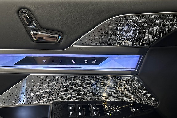 BMW i7 15 of 27