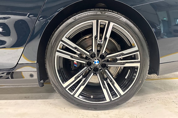 BMW i7 24 of 27