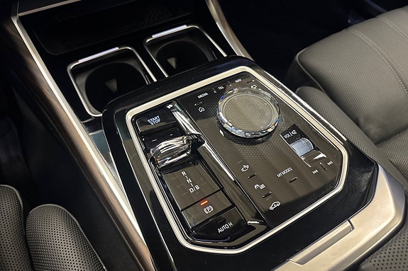 BMW i7 14 of 27