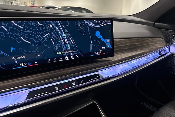 BMW i7 18 of 27