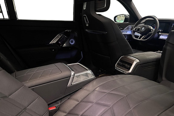 BMW i7 7 of 27