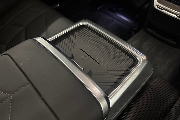 BMW i7 22 of 27