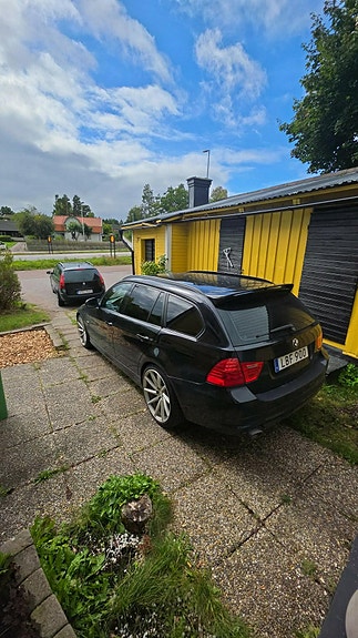 BMW 320d 2 of 3