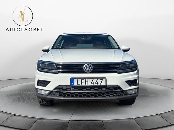 Volkswagen Tiguan 3 of 15