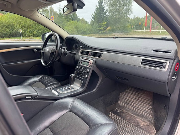 Volvo V70 6 of 7