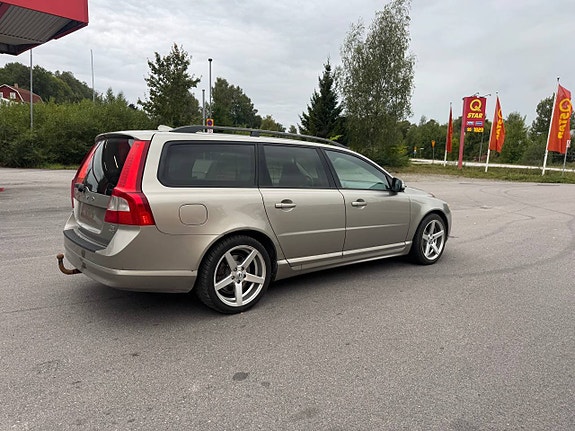 Volvo V70 3 of 7