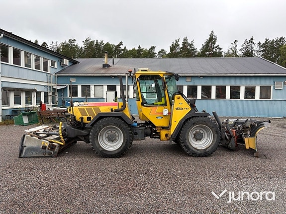 Redskapsbärare Wille 655 med vikplog och sandspridare 6 of 30