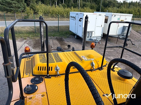 Grävmaskin JCB JS220 LC 23 of 30