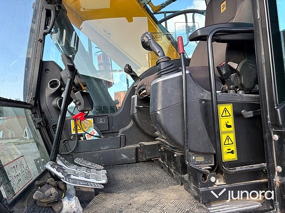 Grävmaskin JCB JS220 LC 12 of 30