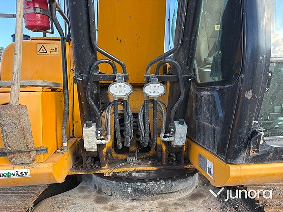 Grävmaskin JCB JS220 LC 26 of 30