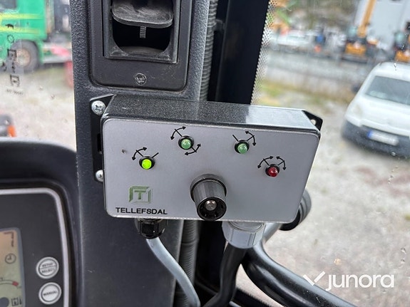 Hjullastare JCB 411 HT med vikplog 16 of 30