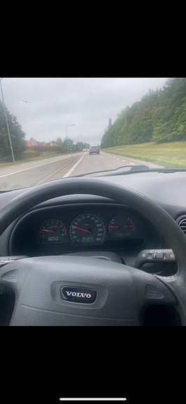 Volvo V40 2 of 6
