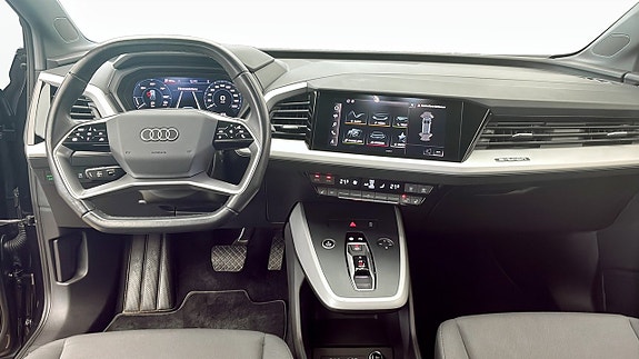 Audi Q4 e-tron 10 of 12