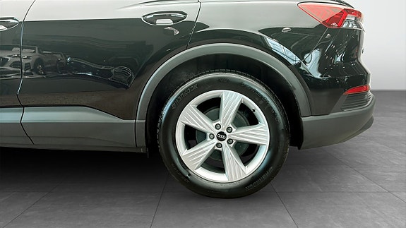Audi Q4 e-tron 6 of 12