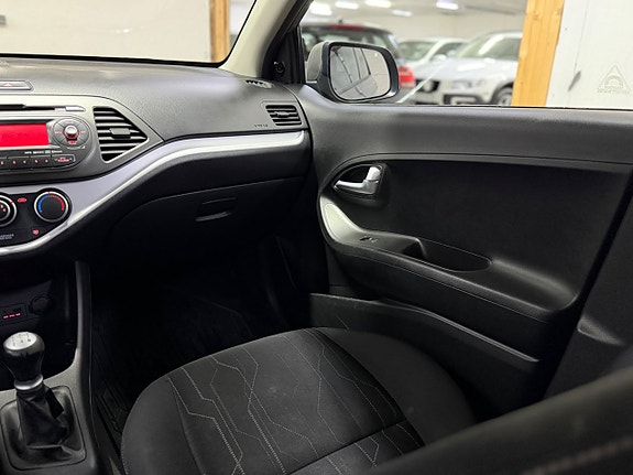 Kia Picanto 11 of 13