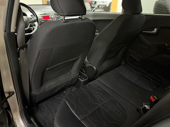 Kia Picanto 13 of 13