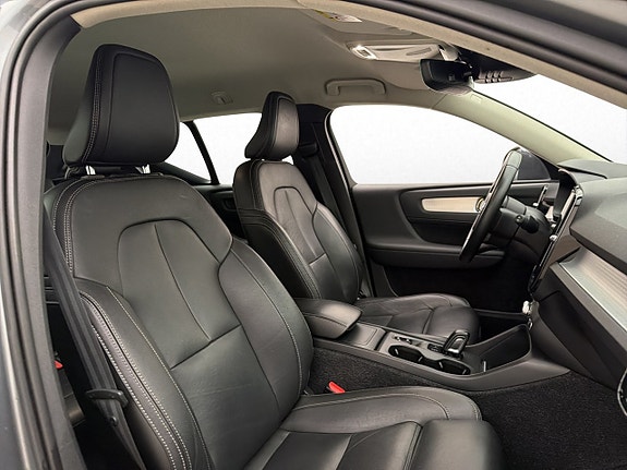 Volvo XC40 10 of 30