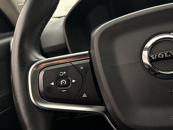 Volvo XC40 17 of 30