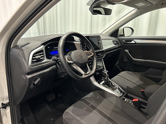 Volkswagen T-Roc 8 of 14
