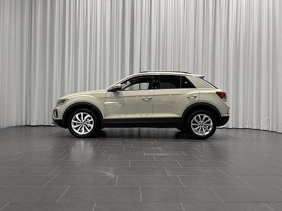 Volkswagen T-Roc 2 of 14