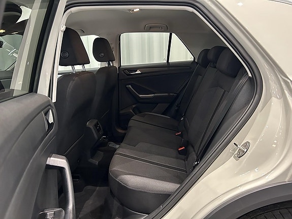 Volkswagen T-Roc 7 of 14