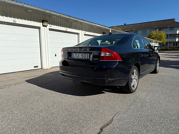 Volvo S80 2 of 3