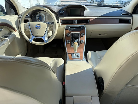 Volvo S80 3 of 3