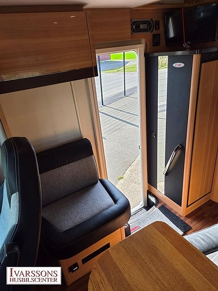 LMC Breezer H 737 / Enkelsängar / Taksäng / Alde / Litiumbatteri 9 of 23