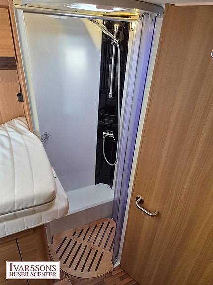 LMC Breezer H 737 / Enkelsängar / Taksäng / Alde / Litiumbatteri 18 of 23