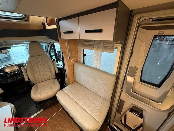 Knaus L!VE WAVE PLATINUM SELECTION 700 MEG 8 of 19