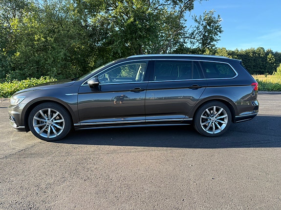 Volkswagen Passat 2 of 7