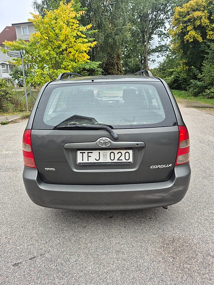 Toyota Corolla 6 of 9