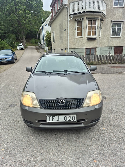 Toyota Corolla 2 of 9