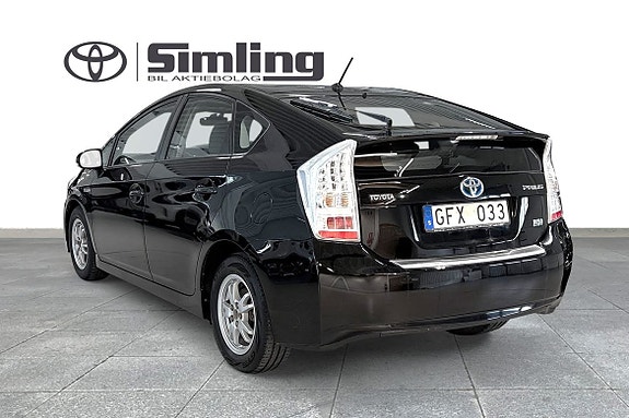 Toyota Prius 2 of 10