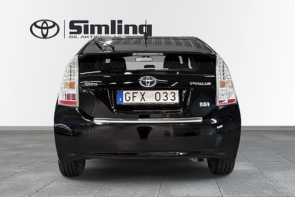 Toyota Prius 4 of 10