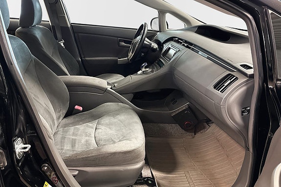 Toyota Prius 6 of 10