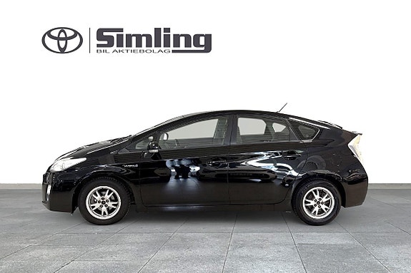 Toyota Prius 3 of 10