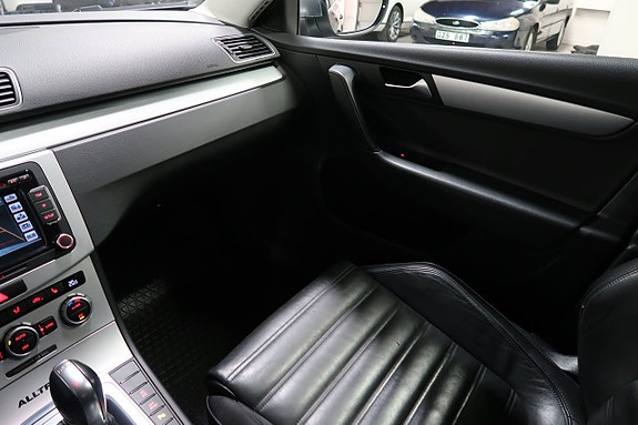 Volkswagen Passat Alltrack 6 of 11