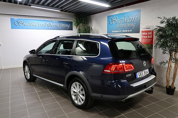 Volkswagen Passat Alltrack 2 of 11